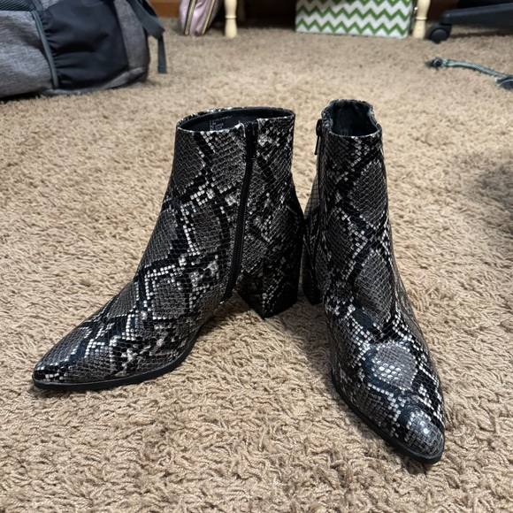 Madden Girl Black Boots - Picture 3 of 6